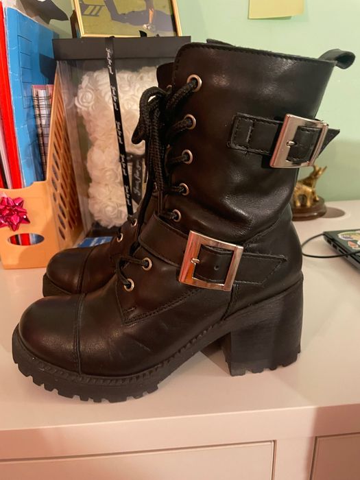 Botine cu toc din piele negre