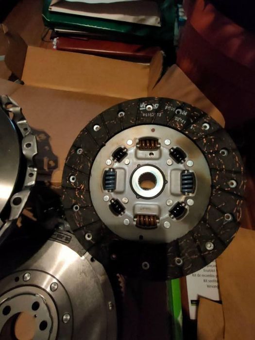 Ambreiaj cu volanta masa dubla Audi A4  A6 Skoda Superb  Seat Exeo 2.0