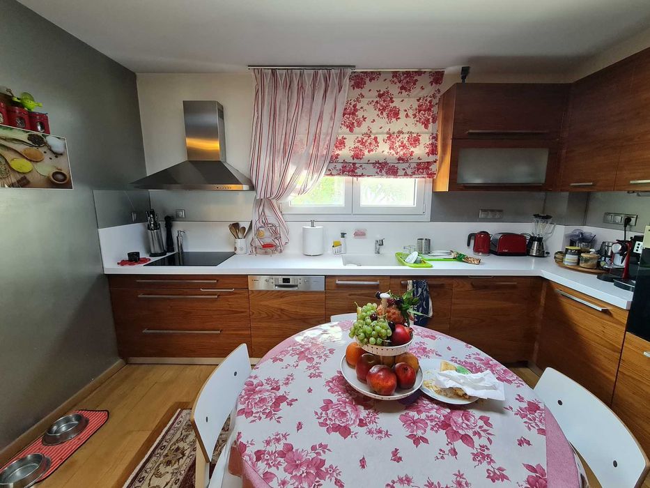 ПРОДАВА се самостоятелна къща 230кв.м в Palio Kavala (код 4184)