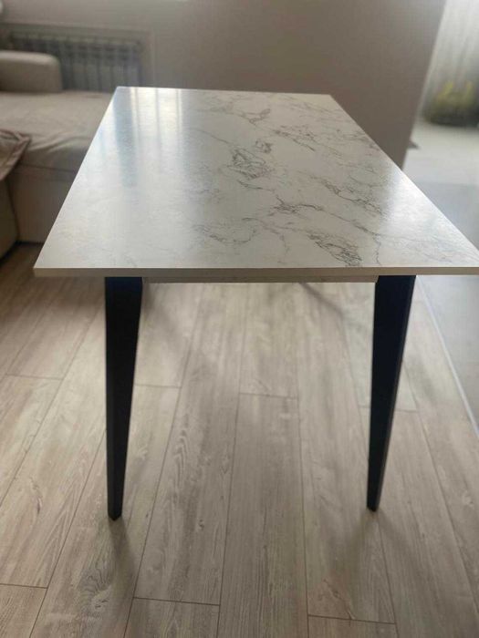 Стол кухонный в отличном состоянии