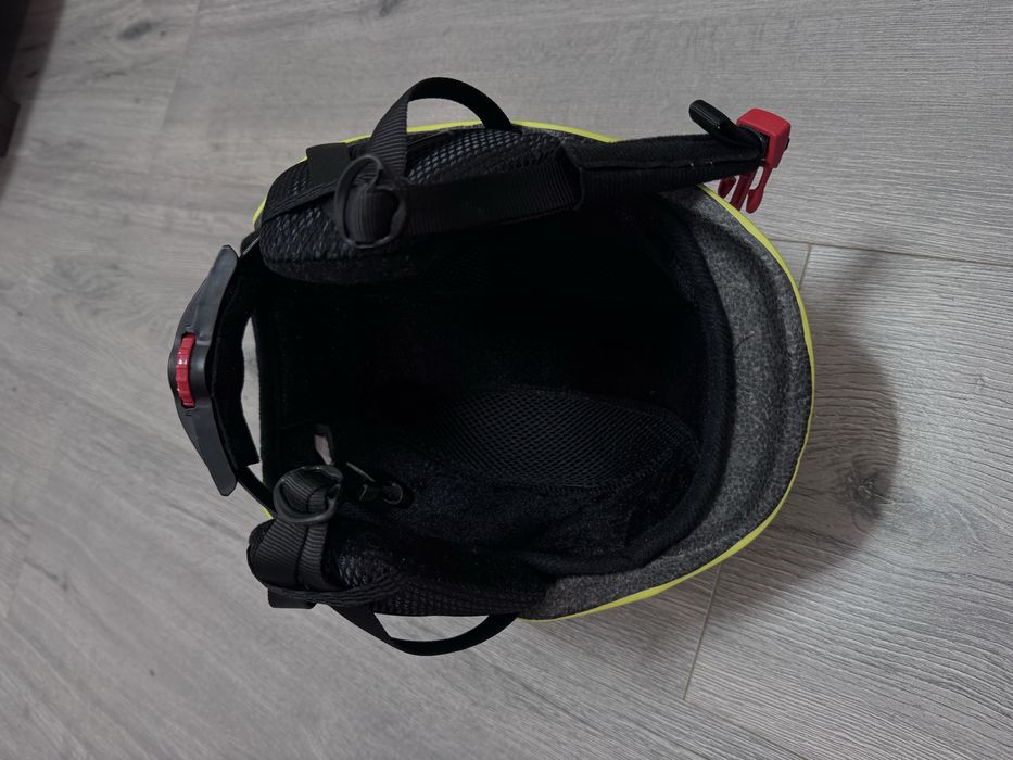 Продам горнолыжный шлем biwec