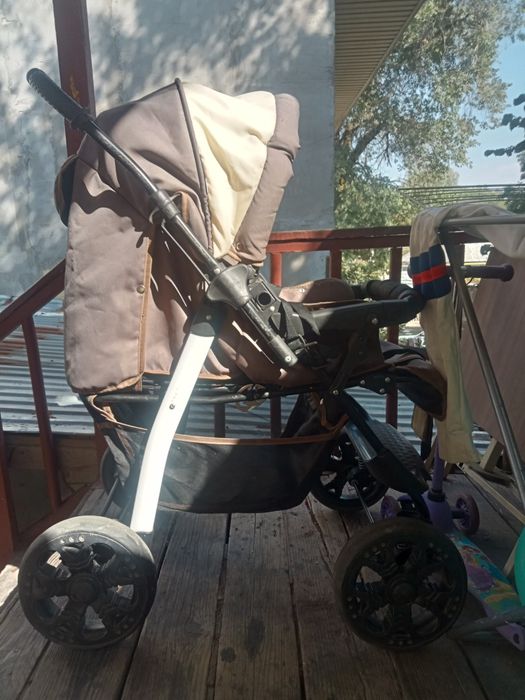 Продам коляску Melly