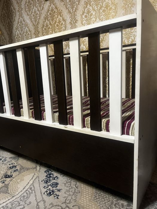 Детская кроватка с матрасом