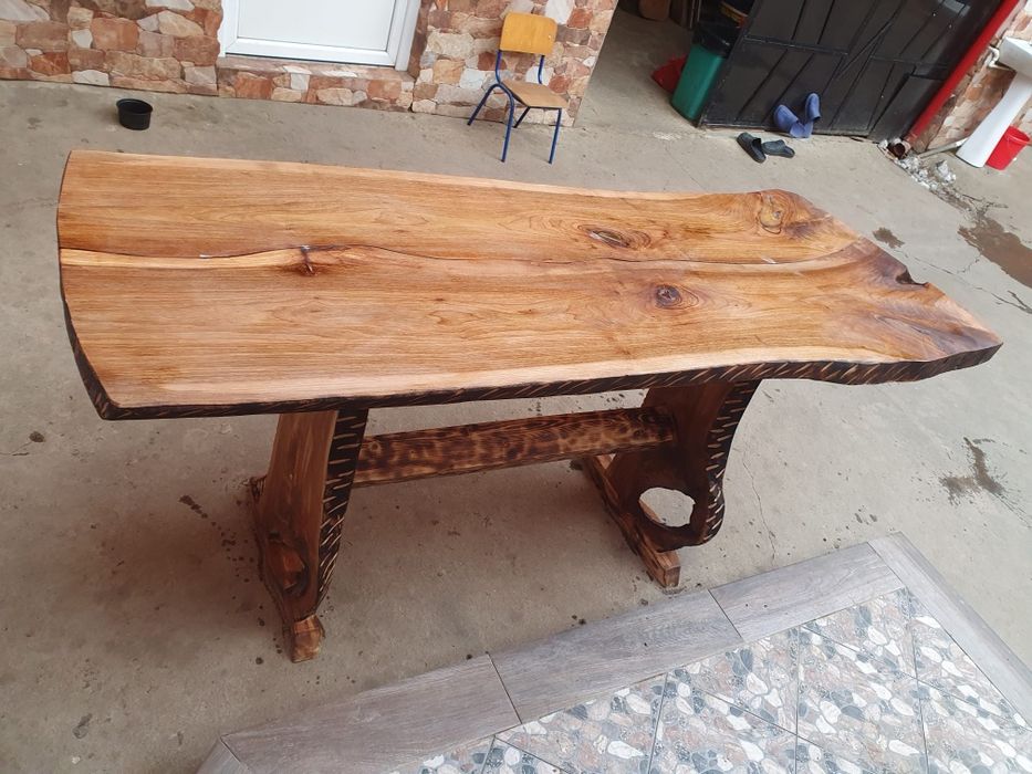 Masă din lemn masiv de nuc lucrată manual!