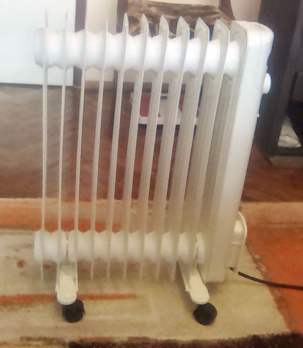 Продавам радиатор отоплителен уред нов с гаранция 2 години.