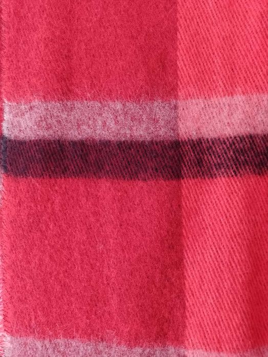 Пухкав зимен,дамски шал.