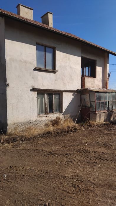 Продава къща.в с.Багренци общ.Кюстендил