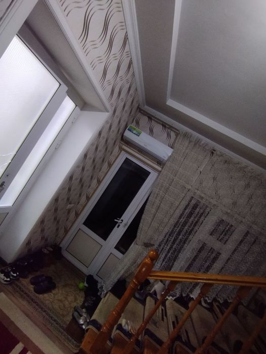 Продаю 2,5 сот Янгиабат  4 ком