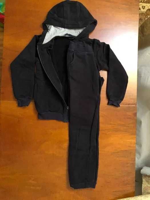 . Спортивный костюм для девочки