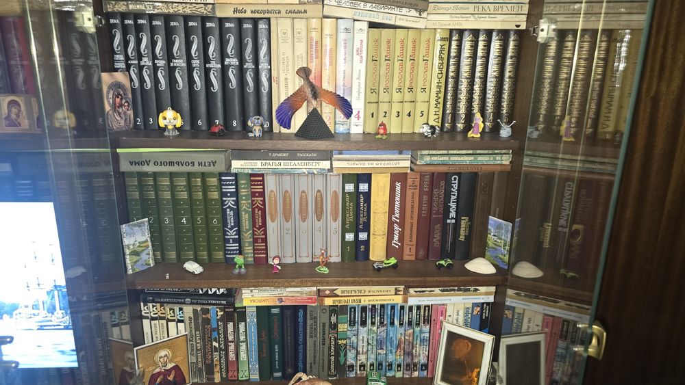 Продам книги разных писателей