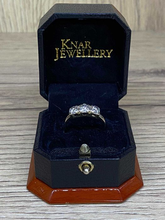 Златен пръстен с диаманти / Сертификат - AGL