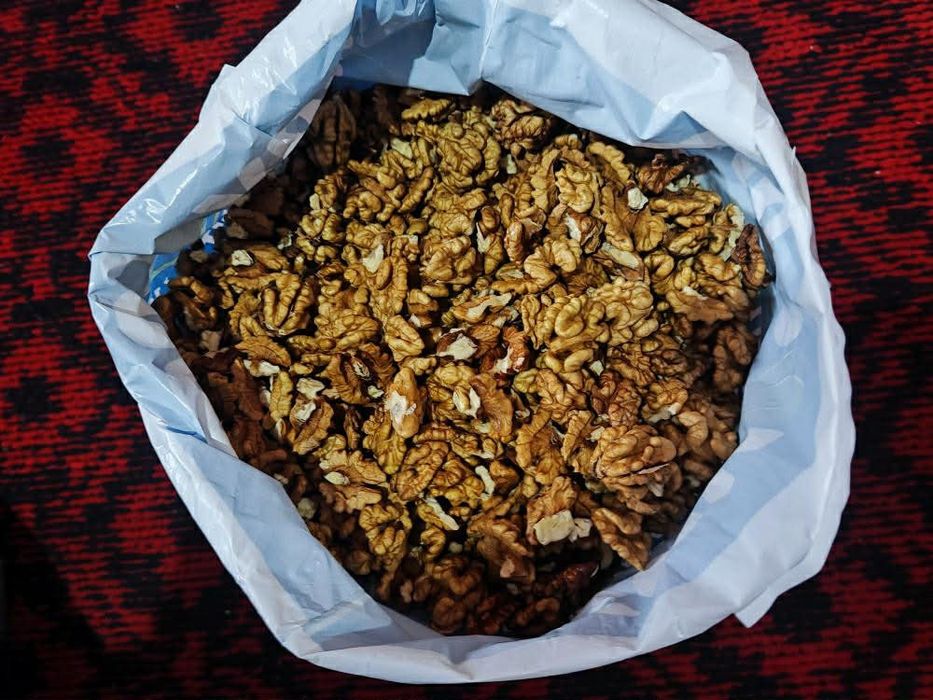 Vând miez de nucă!