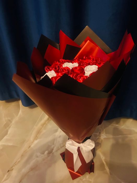 Buchet trandafiri satin