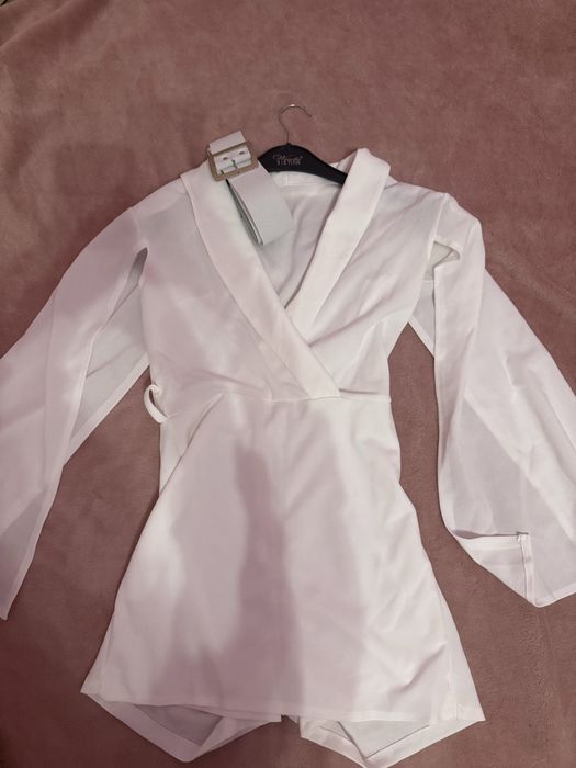 Бял гащеризон с коланче