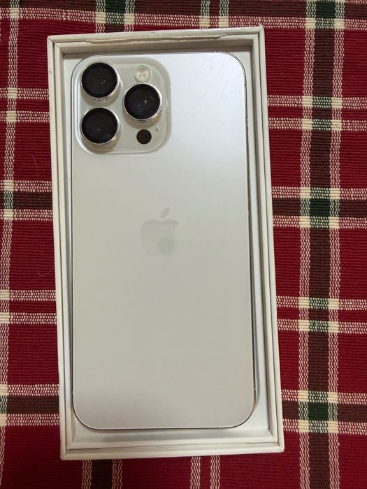 iPhone 15 pro max 256 go