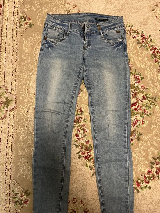 Джинсы женские