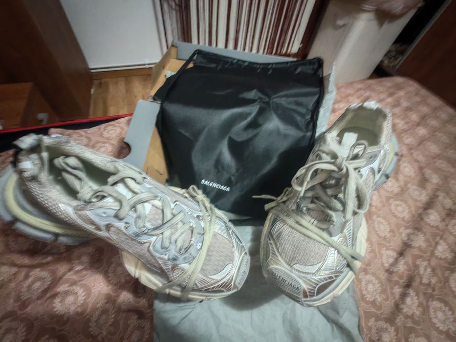 Balenciaga 3XL Eggshell. Noi, cutie, dustbag