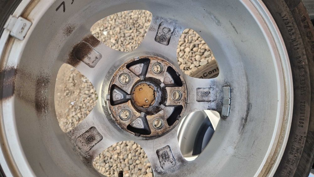 NISSAN Джанти със летни гуми 175/65/15 6J×15  ET40 цо66,1  5×114,3