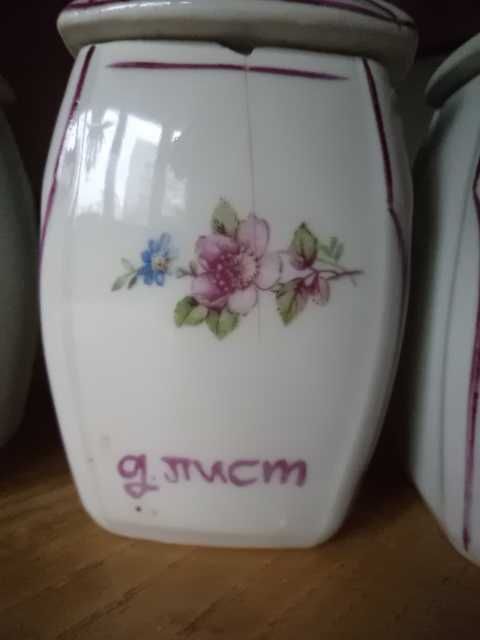 съдове за подправки