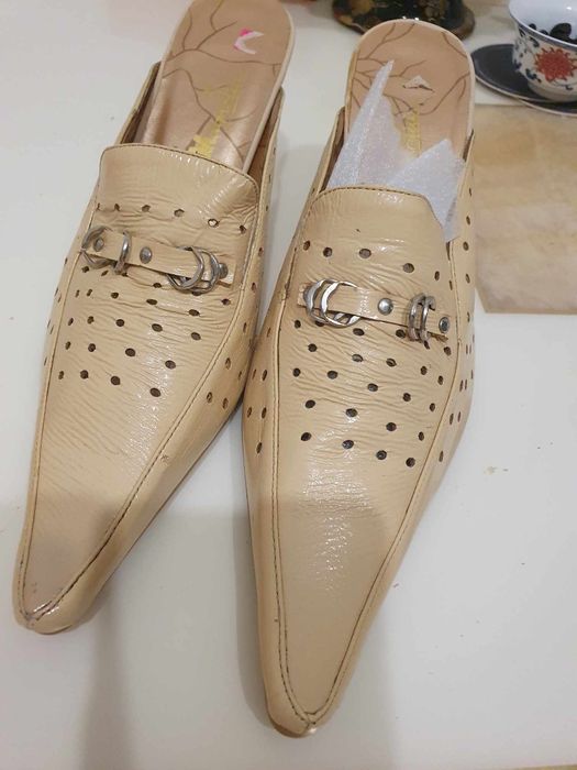 Pantof de dama, decupat (nou)