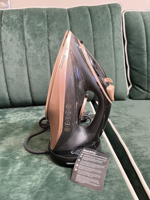 Безжична ютия/ немско качество/ зарядна станция/ нова