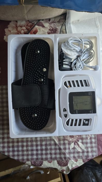 масажен уред Wellneo Reflex Body Massage Slippers