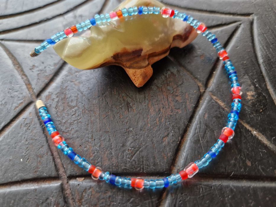 Гривни, гривни за глезен, колиета от мъниста