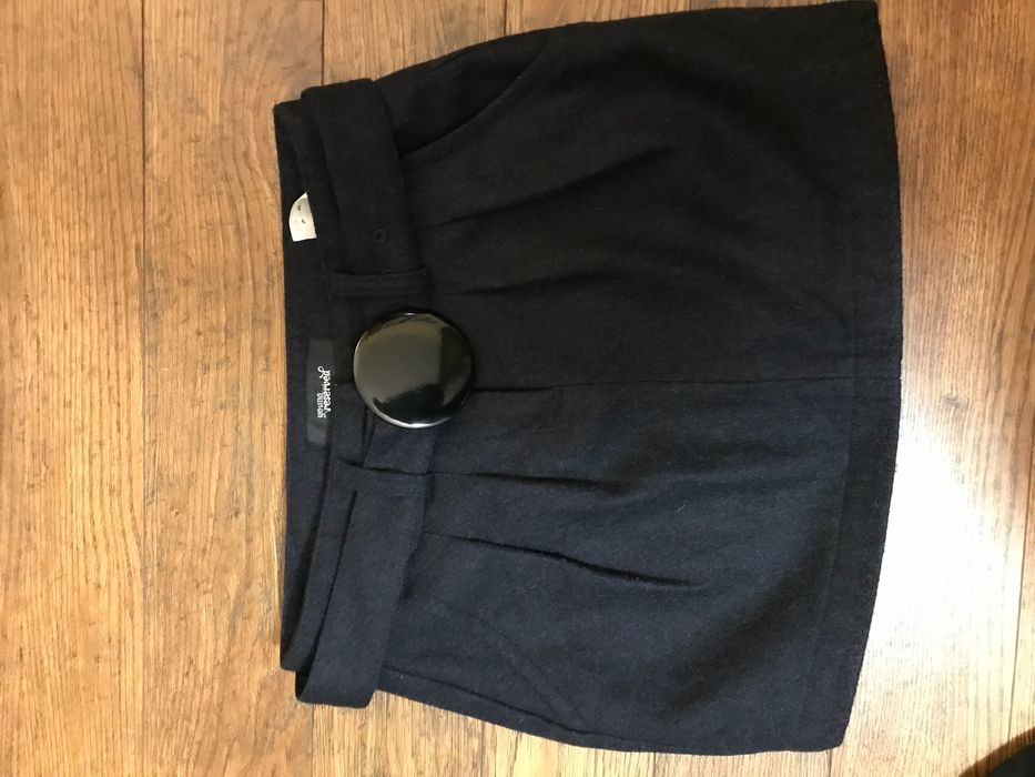 Fusta superba Reserved de stofa ideală pentru toamna/iarna