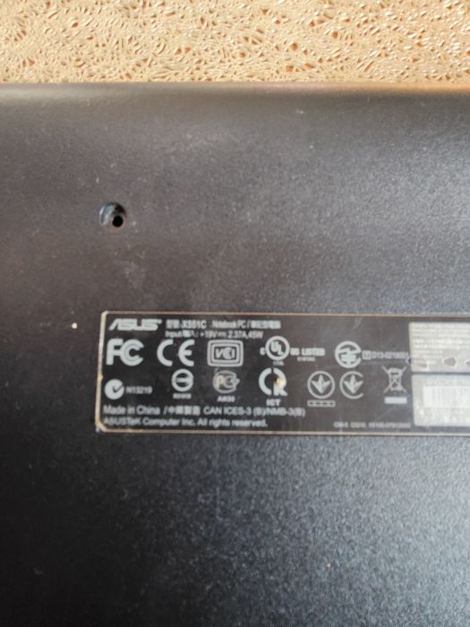 Vînd displei și tastatura .gard 500g model asus x551c