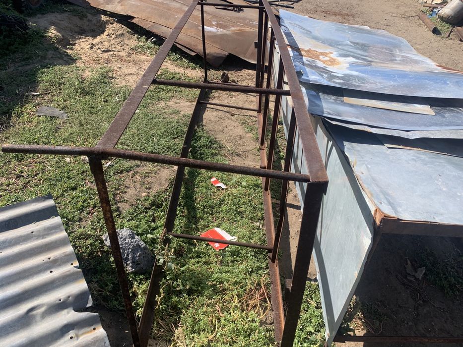 Продам железный стол