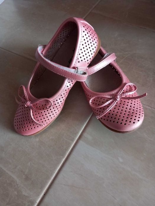 Елегантни обувки за малки принцеси - различни модели