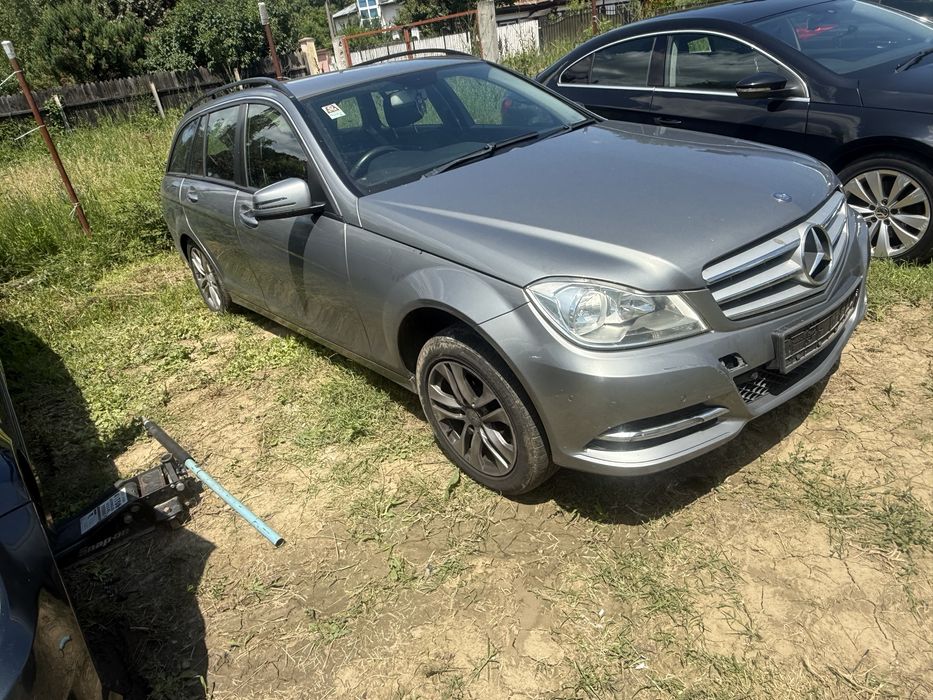 Dezmembrez Mercedes e204 cdi Break