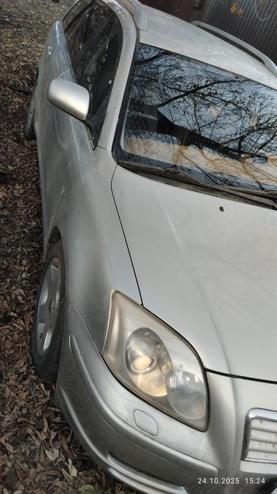 Тайота Авенсис 2005 года