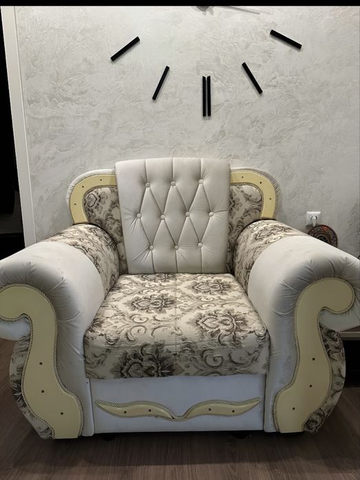 Продам 2 королевских кресла