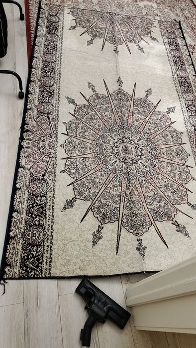 Продам ковер 1,5 на 2,5