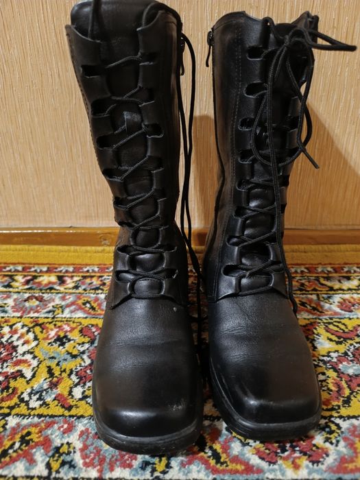 Продам зимние сапоги.