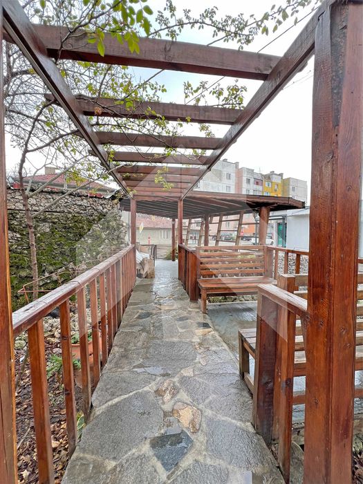 ПРОДАВА бизнес - работещ ресторант/механа 'ОРЕХА' в гр. Нови пазар.