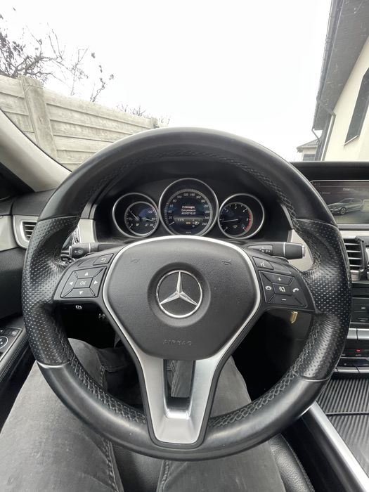 Vând Mercedes E Class W212