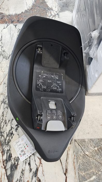 Столче с База за кола Cybex Gold
Cloud G i-Size