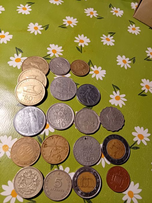 Продавам стари монети