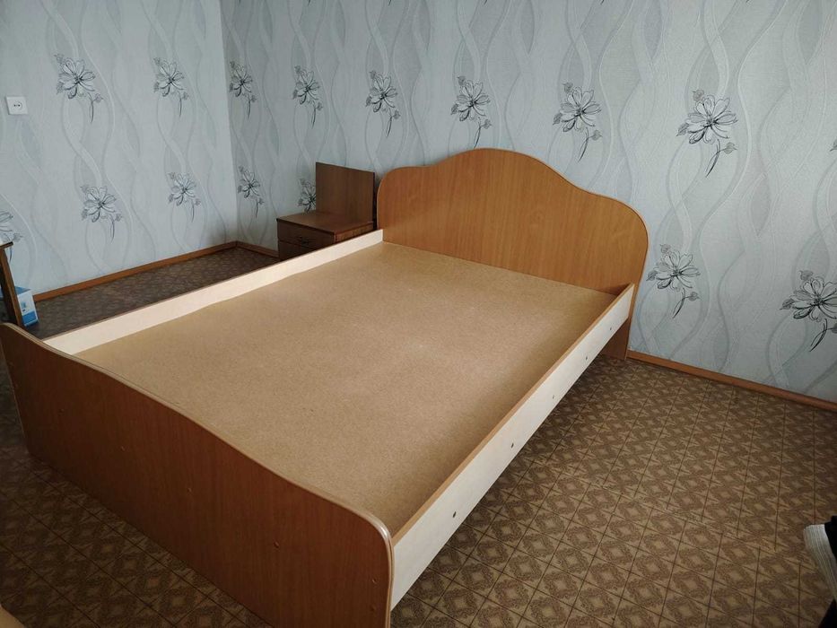 Двуспальная кровать