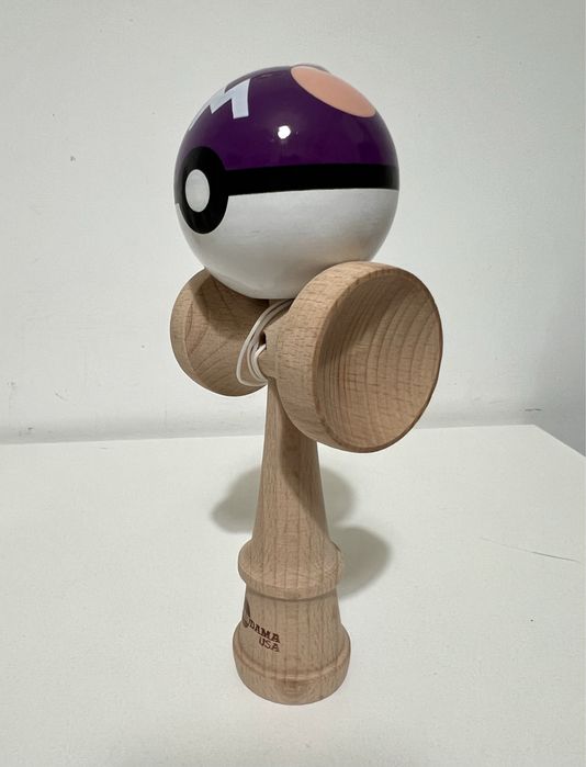 Kendama USA Pokemon - Bilă Pokeball Lucioasă
