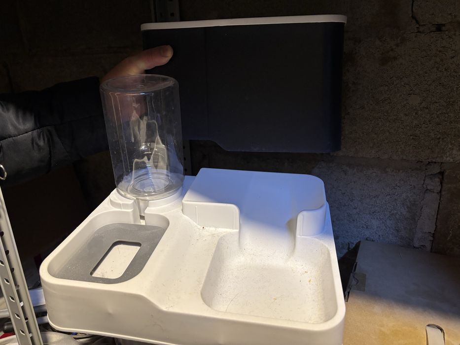 Поилка и кормушка для кошек и собак