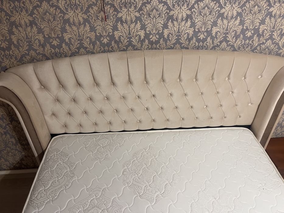 Кровать размера King sizе