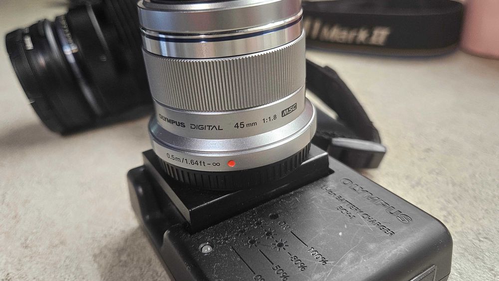 Olympus Om-D E-M1 mark II,2 obiective pro 45mm 1,1,8 si 12-40mm 1,2,8
