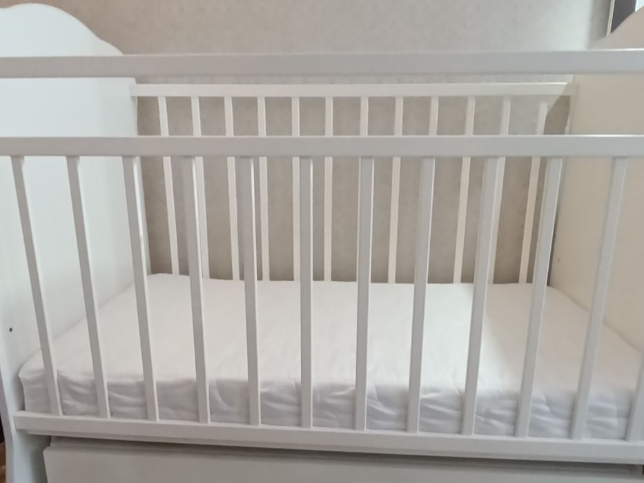 Продам б/у детскую кроватку