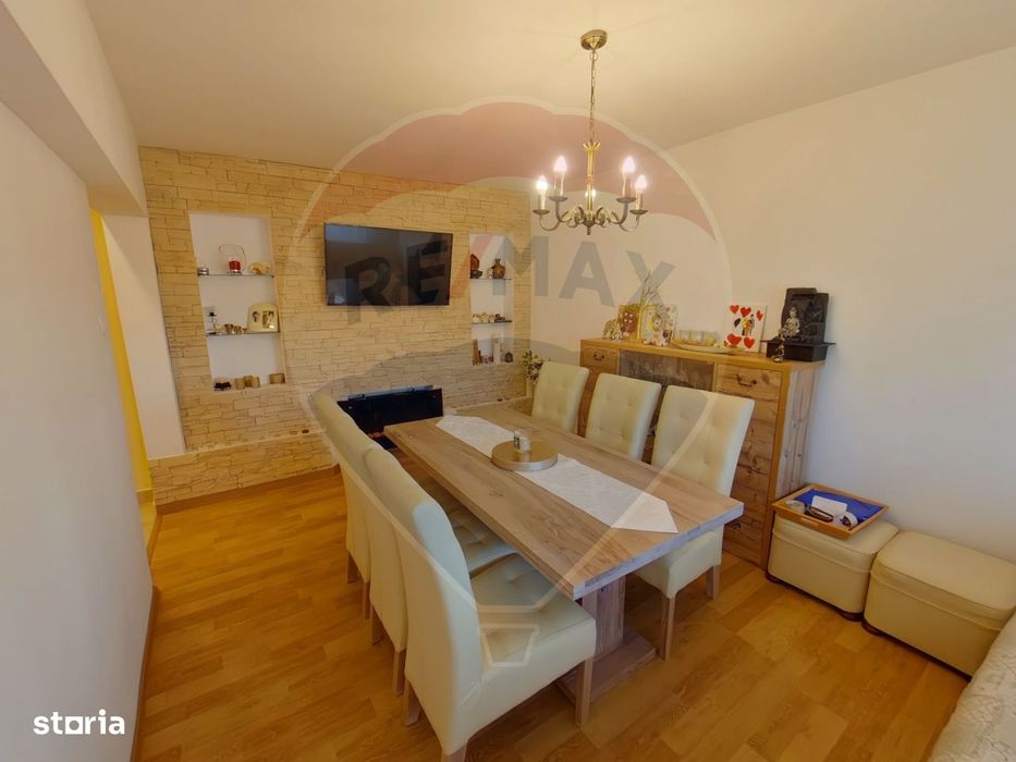 Apartament cu 4 camere de vânzare, Piața 1 Decembrie 1918