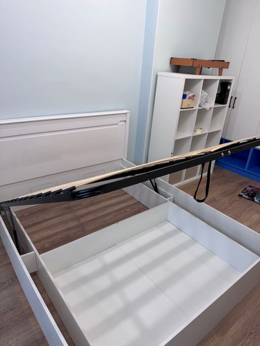 Продам кровать с матрасом