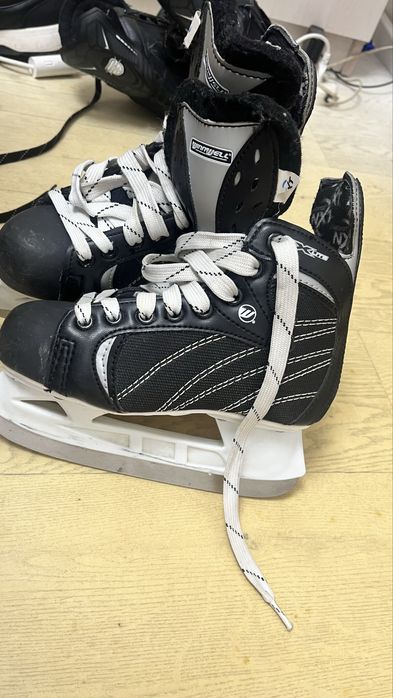 Хокейные коньки.