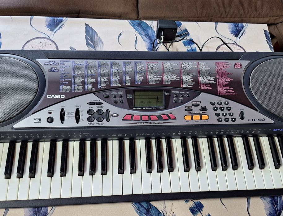 Orga Casio LK-50 – 61 clape luminoase – Stare foarte bună